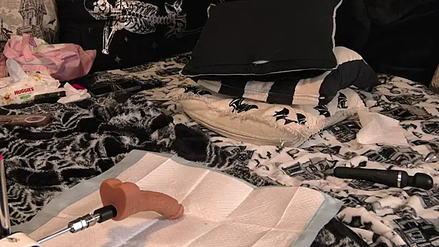 EVILYN pussy show