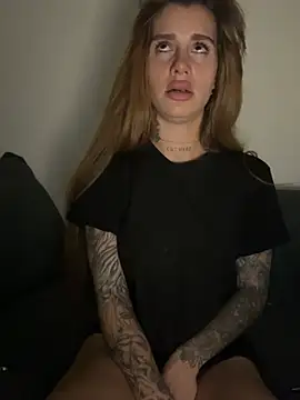 EmiliaCatalina pusssy - 2023 December 13