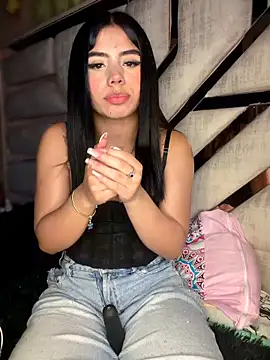 Laura-Khalifa self squirt