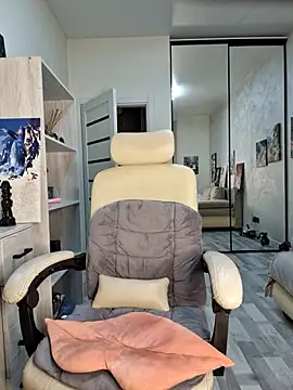 Monna solo masturbation