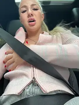 NewLale double blowjob show