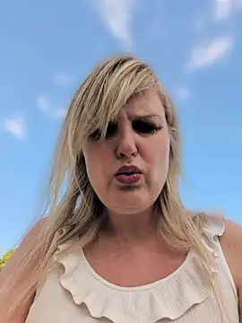 Sexybiene969 pussy play show