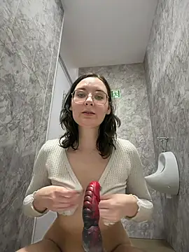 The_Snowwhitee hot show