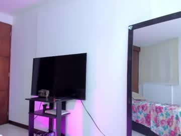 Aleja_arango cum show
