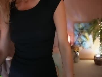 Amyvalentine with friend show