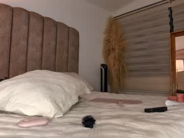 Emily_____ pussy play show