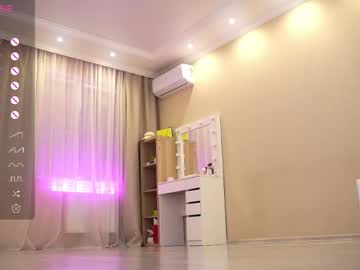 Queenelia pussy play
