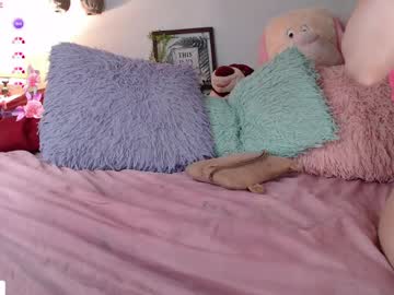 Stephanie_golden ass play - 01.08.2025
