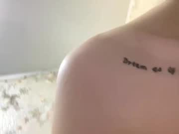 Viktoria9898 ass play camshow